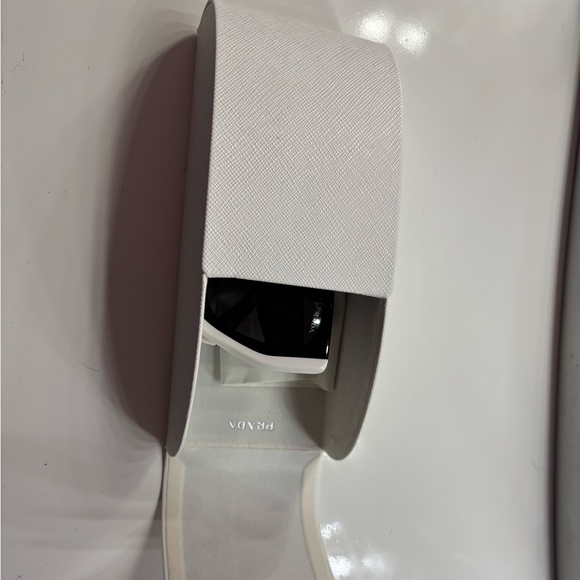 PRADA sunglasses - Picture 4 of 4